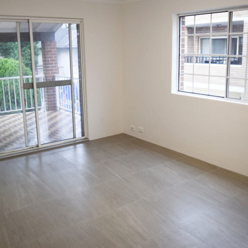 Ultra-Convenient, Light-Filled Living - Photo 1