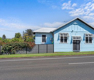 Spacious Home With Flexible Layout - Great Convenient Location - Photo 2