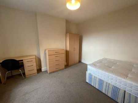4 bedroom terraced house to rent - Photo 3