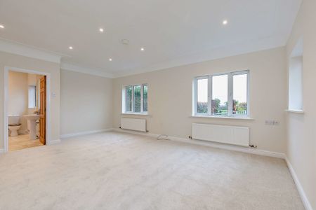 4 Bedroom , Chester - Photo 3