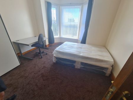 6 Bed - 27 Regent Terrace, Hyde Park, Leeds - LS6 1NP - Student - Photo 3