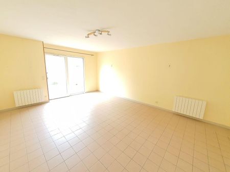 Location Appartement 3 pièces 73m² CHALAMONT 01320 - Photo 2