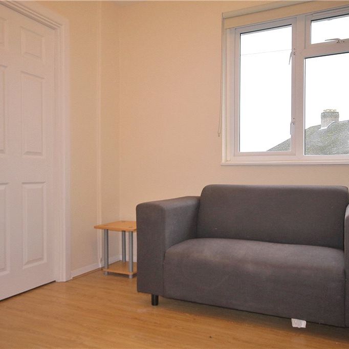 Ashwood Road, Englefield Green, Egham, Surrey, TW20 0SY - Photo 1