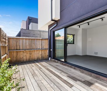 Modern 2 Bedroom Townhouse in Prime Brunswick Location - Photo 4