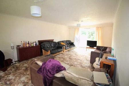 6 bedroom detached house to rent - Photo 2