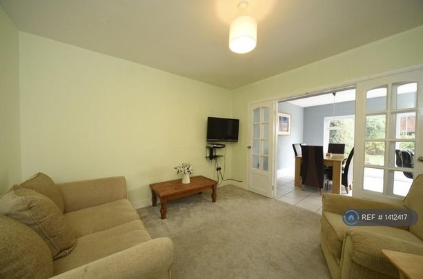 1 bedroom in a house share to rent - Photo 1