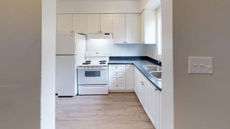 Two Bedroom Townhouse - Photo 2