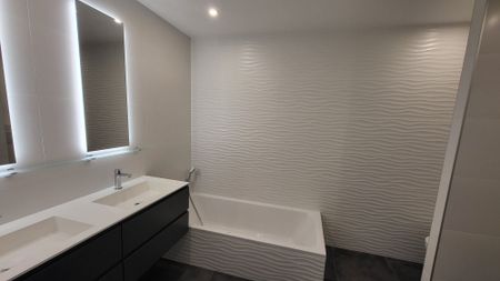 Location Appartement 5 pièces 164m² ANNECY LE VIEUX 74940 - Photo 3