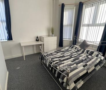 1 Beds - Property - - Photo 3