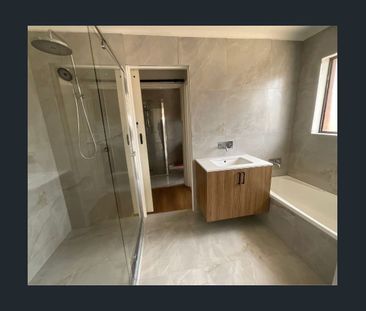 Fully renovated 3 bedroom home - Photo 4