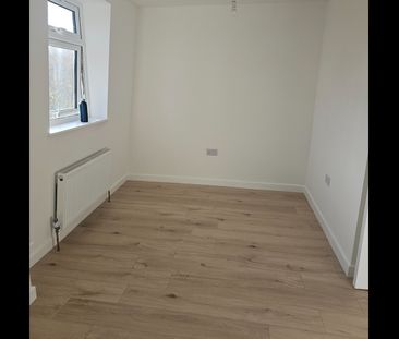 1 Bed Flat, East India Dock Road, E14 - Photo 1