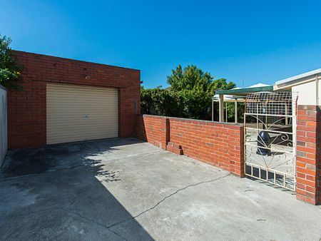Perfect Home in Perfect Location! - Photo 2