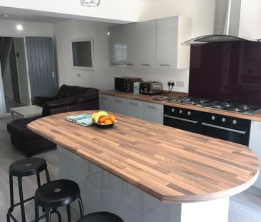 1 bedroom in a house share to rent - Photo 4