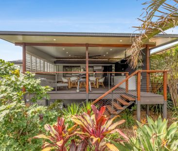 Dual Living! Massive Deck! 4 Bay Shed - 7x12 m! - Photo 3