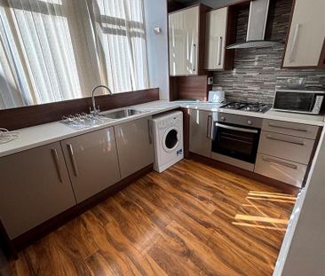 2 bedroom private hall to rent - Photo 1