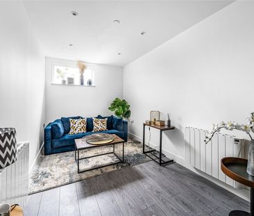 Station Road, Addlestone, Surrey, KT15 - Photo 2