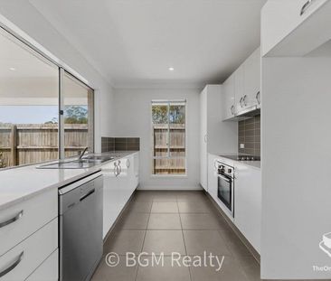 Near new 4 bedroom family home - Photo 2