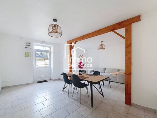 Location maison 3 pièces 83 m² à Izé (53160) - Photo 1