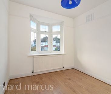 Edenfield Gardens, Surrey, Worcester Park - Photo 5