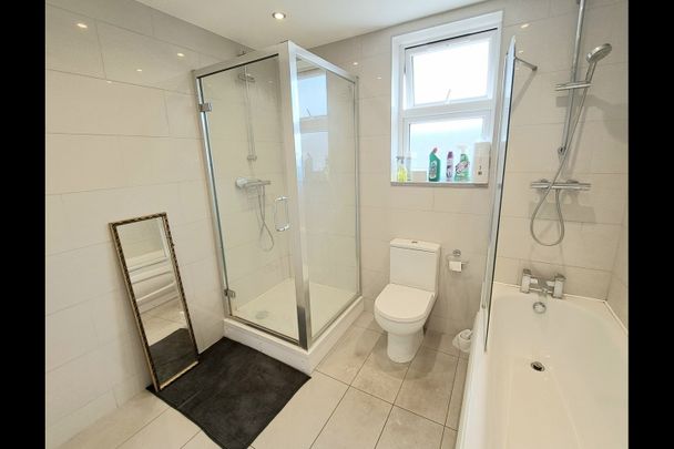 Room in a Shared House, Mayday Road, CR7 - Photo 1