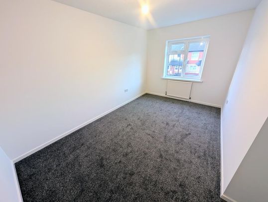 3 bedroom end of terrace house to rent - Photo 1
