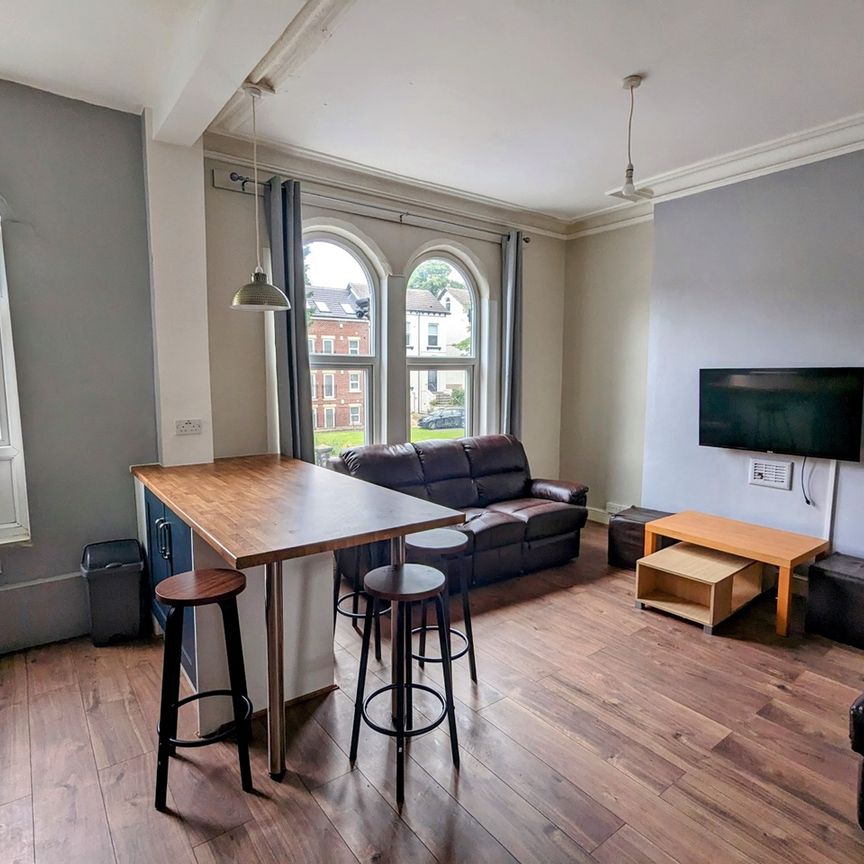 5 Bed Terraced House, Victoria Road, LS6 - Photo 1