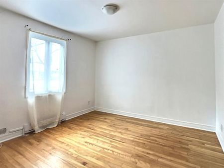 9334 12e Avenue - Photo 2