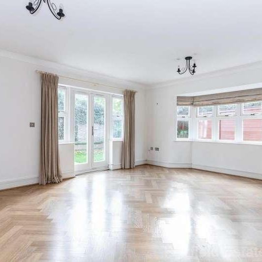 Watford Heath, Oxhey, WD19 - Photo 1