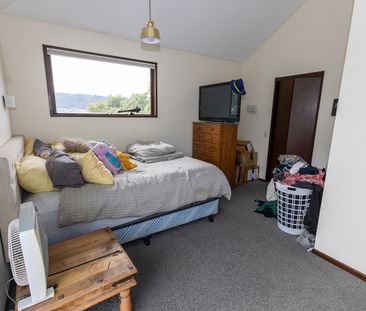 Spacious Home with Modern Comforts - Photo 6