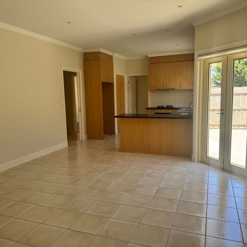 Modern 3-Bedroom Family Home in Prime Location - Photo 1