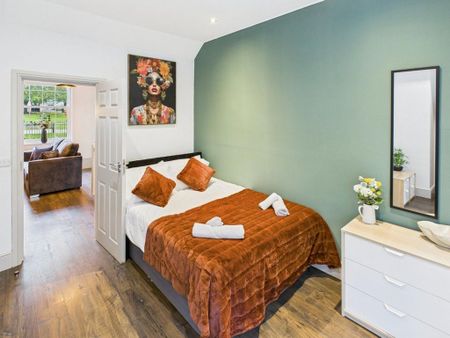 3 bedroom flat to rent - Photo 4