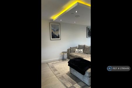 1 bedroom in a house share to rent - Photo 4