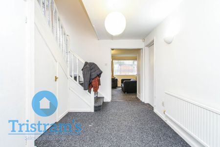 4 bed Detached House for Rent - Photo 4