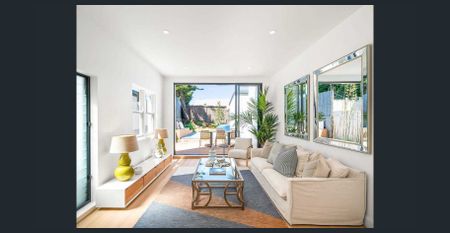 Luxury Family Living in Bellevue Hill's Exclusive Village Pocket - Photo 2