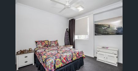 Two bedroom furnished apartment with backyard - Photo 2