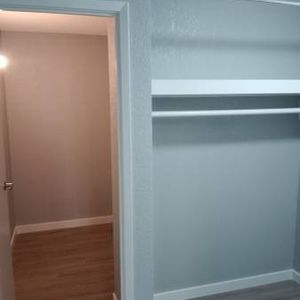 New reno 2 bedroom condo - Photo 2