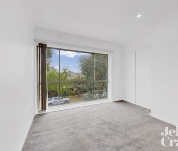 Effortless Lifestyle, Exceptional Location - Photo 6