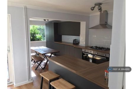 6 bedroom semi-detached house to rent - Photo 5