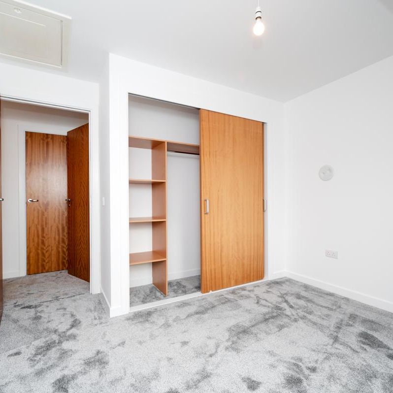 2 bed, top floor flat. - Photo 1