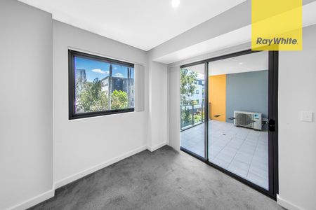 MODERN TWO BEDROOM APARTMENT IN PRIME LOCATION WITH GARDEN ASPECT - Photo 5