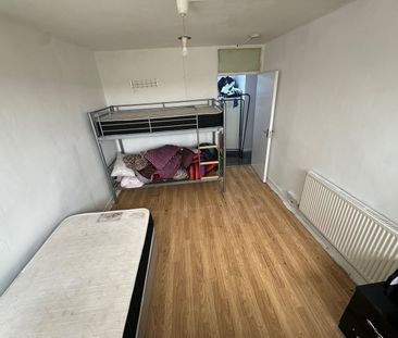 Room in a Shared Flat, Walkynscroft, SE15 - Photo 4