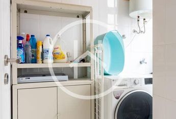 Amplio apartamento de cuatro dormitorios con vistas al mar en Radazul Bajo