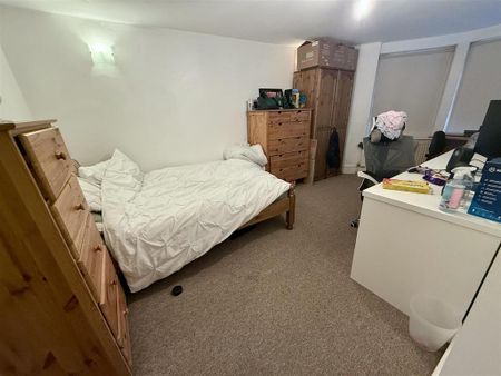 3 bedroom flat to rent - Photo 4