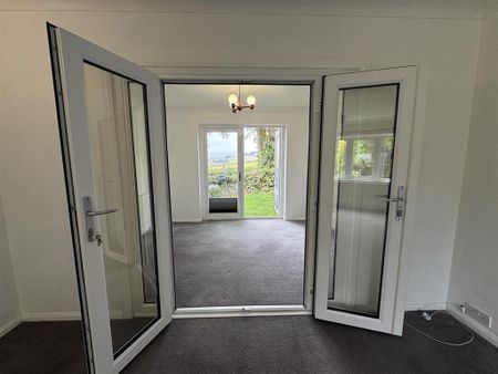 4 bedroom detached house to rent - Photo 3