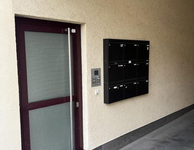 Frisch sanierte 2-ZKB mit zwei Balkonen und Stellplatz - Foto 1