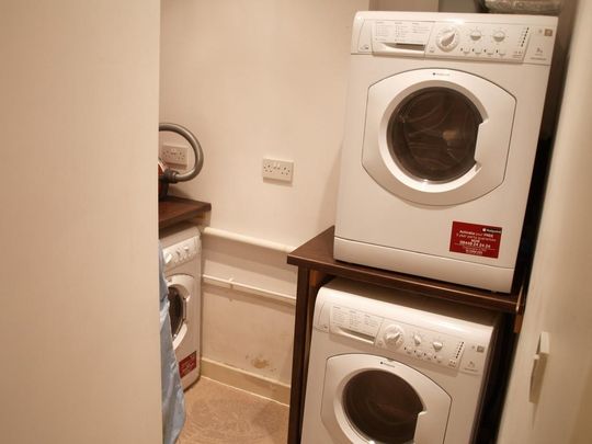 1 bedroom in a house share to rent - Photo 1