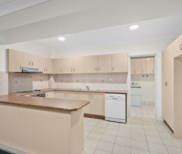 Stylish & Conveniently Located Apartment - Photo 2