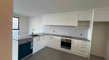 Stylish and Easy Living – 3-Bedroom Townhouse ... - Photo 2