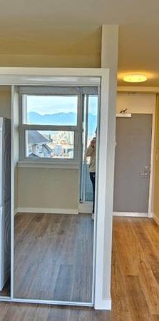 Pet Friendly Studio With Laundry Close To Main St - MOVE IN BONUS!! - Photo 1