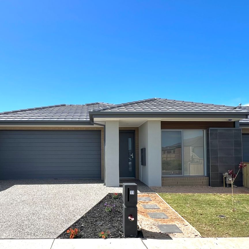 11 Perch Street, Beveridge VIC 3753 - House For Rent | Domain - Photo 2